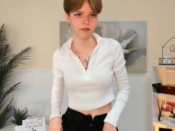 girl
        taitbrowning cam image #4490377