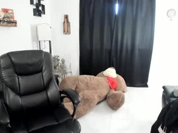 girl
        emoxbunny cam image #2711753