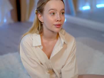 girl
        mother__of__dragons cam image #5375332