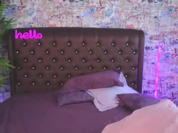girl
        angelina_new cam image #4193196