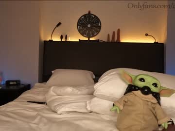 couple
        ari_lovexo cam image #183597