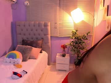 girl
        alex_saeli cam image #3323384