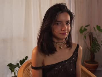 girl
        urcutelinda cam image #4299643