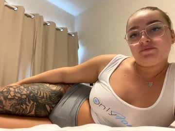 girl
        crystalstreams cam image #4650811
