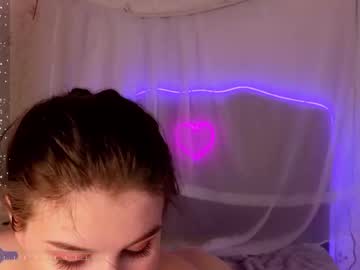 girl
        elliedevine cam image #4520598