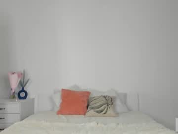 girl
        violetta_finch cam image #4196584