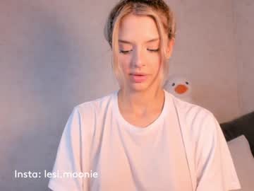girl
        lesi_moonie cam image #4258539