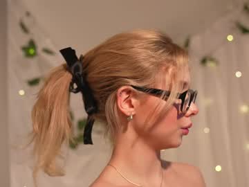 girl
        april_blush cam image #6002512