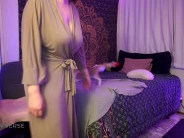 girl
        laylas_universe cam image #4861440