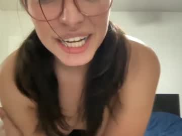 girl
        itsarielford cam image #659020
