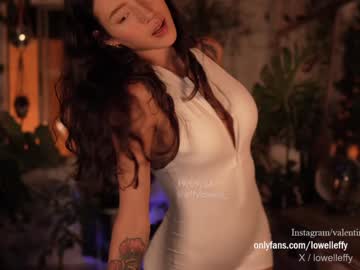 girl
        effylowell_ cam image #5075417