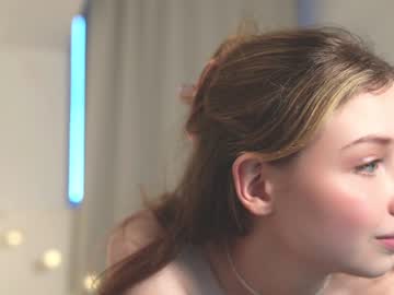 girl
        april_blush cam image #3923656