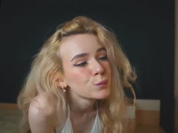 girl
        courtneyabigail cam image #3481278