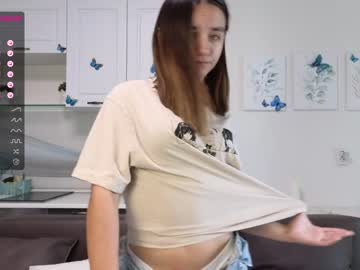 girl
        karalyons cam image #2154290