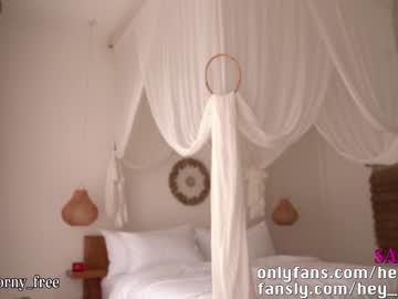 girl
        heyhorny_cb cam image #3239329