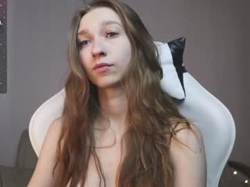 girl
        alisaa_01 cam image #4868444