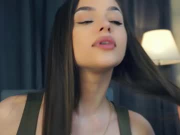 girl
        zarabeamer cam image #6805534