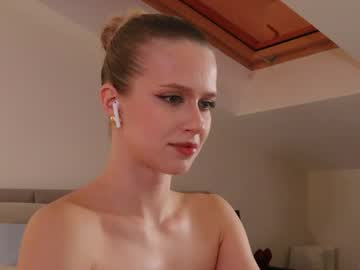 girl
        ella_twinkle cam image #6096592