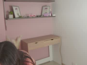 girl
        little_effy18_ cam image #4803146