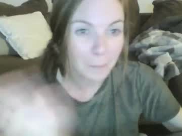 girl
        cloverqueen21 cam image #3812703