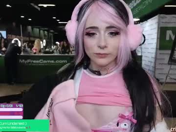 girl
        crimsonkitten cam image #6533823