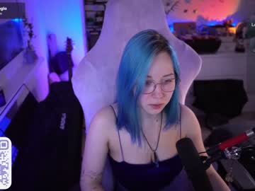 girl
        blue_mooncat cam image #4068687