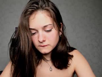 girl
        oladushek18 cam image #3356733