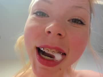 girl
        deva_alice cam image #1891236