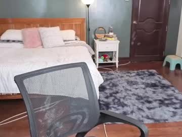 girl
        skytime96 cam image #6880083