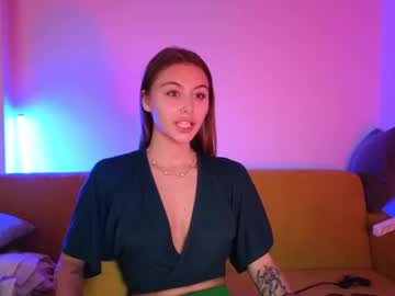 girl
        i_see_aysi cam image #4341000