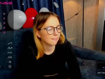 girl
        amy_h0ney cam image #882593