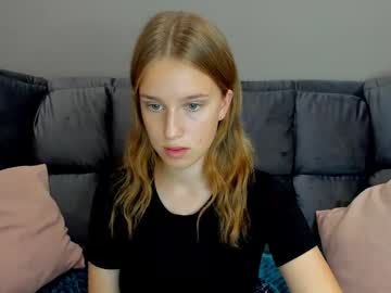 girl
        grace_barton cam image #2161890