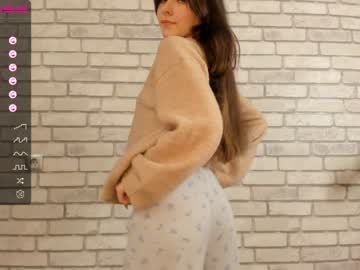 girl
        carolynjacquelins cam image #297606
