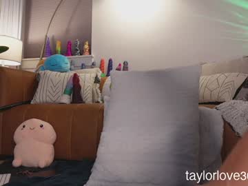 girl
        taylor_love_303 cam image #6509055