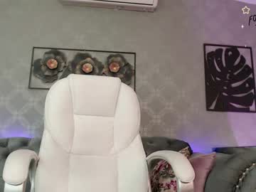 girl
        neytiri_moon cam image #1693147