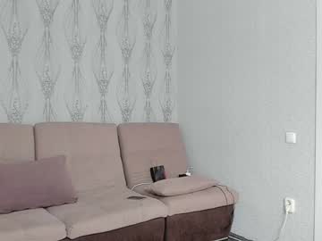 couple
        mistress_angie_ cam image #77725