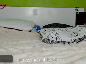 girl
        lily_holy cam image #4357592