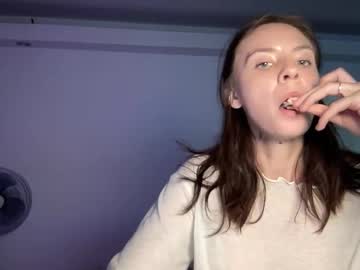 girl
        petite_doll49 cam image #5856115