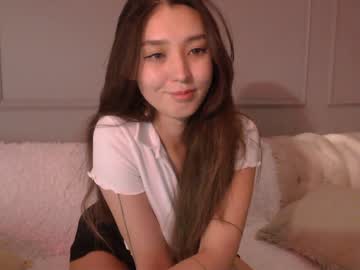 girl
        sarasuo cam image #2695638