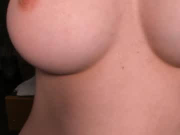 girl
        lauratanguy cam image #4874090