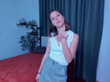 girl
        _night_moon_ cam image #2952887