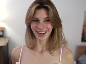 girl
        refined_style cam image #4941623