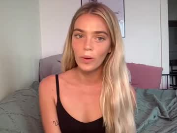 girl
        littlemaryjane19 cam image #4314836