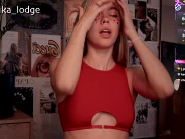 girl
        nika_lodge cam image #6732137