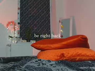 girl
        lea_exe cam image #2246095