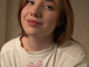 girl
        musiclebens cam image #5353211