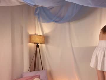 girl
        alisia_spinnet cam image #4124337
