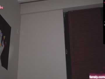 girl
        hoolybunny cam image #1620359