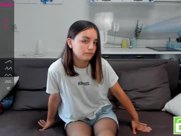 girl
        karalyons cam image #2133909