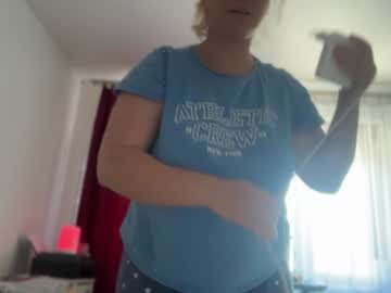 girl
        kiradivine cam image #6378805
